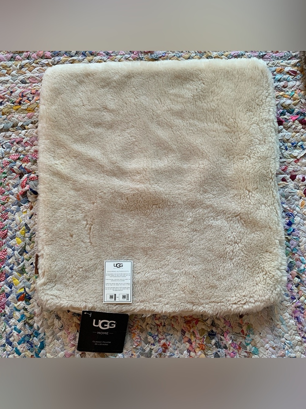 NWT UGG Classic Genuine Double-Sided Shearling 20x20 Pillow Cover Pristine
